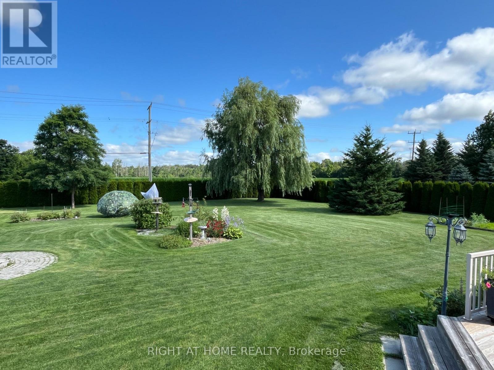 












16 O'NEILL CIRCLE

,
Springwater (Phelpston),




Ontario
L2L2K0

