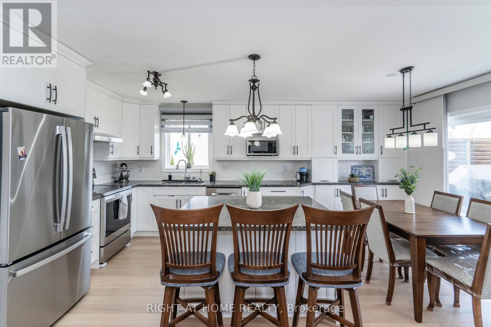 












16 O'NEILL CIRCLE

,
Springwater (Phelpston),




Ontario
L2L2K0

