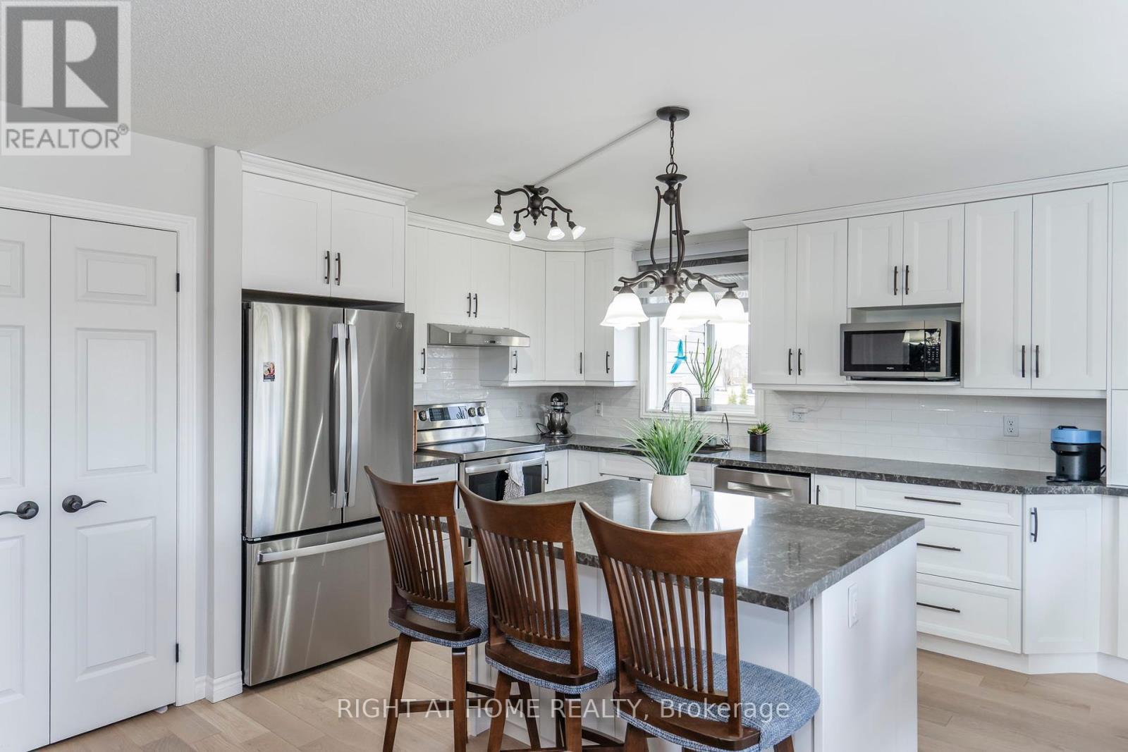 












16 O'NEILL CIRCLE

,
Springwater (Phelpston),




Ontario
L2L2K0

