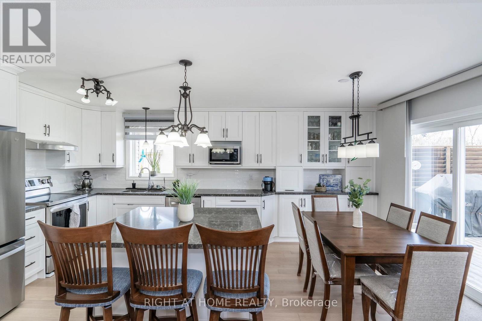 












16 O'NEILL CIRCLE

,
Springwater (Phelpston),




Ontario
L2L2K0

