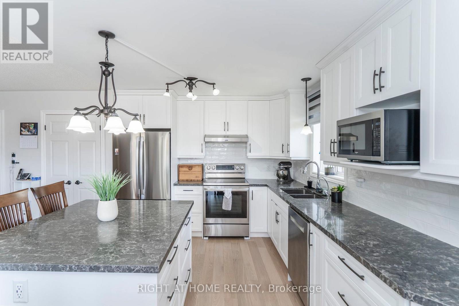 












16 O'NEILL CIRCLE

,
Springwater (Phelpston),




Ontario
L2L2K0


