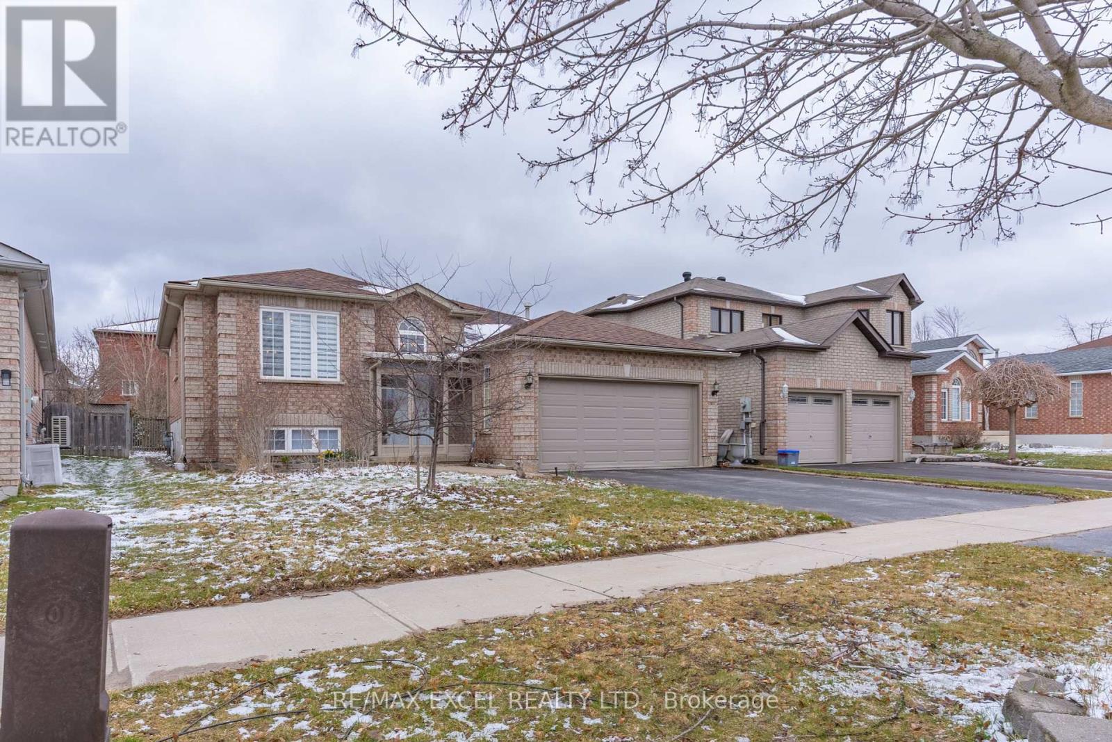 












148 MARSELLUS DRIVE

,
Barrie (Holly),




Ontario
L4N0E1

