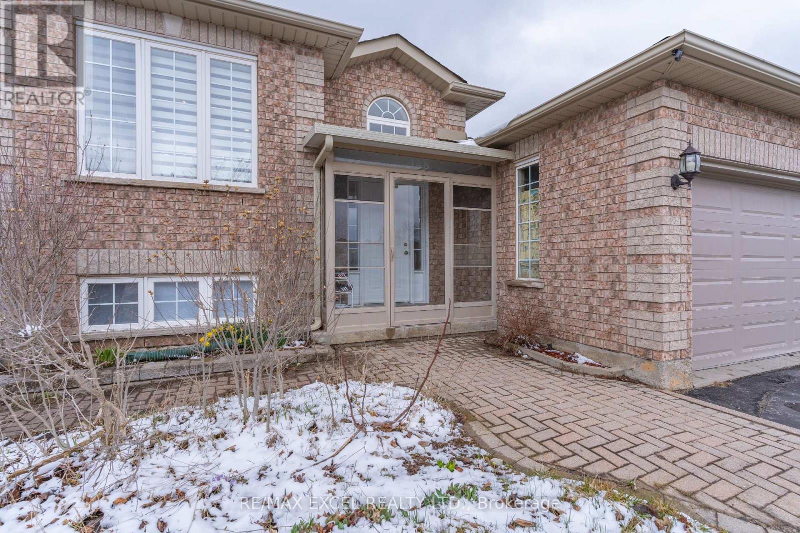 












148 MARSELLUS DRIVE

,
Barrie (Holly),




Ontario
L4N0E1

