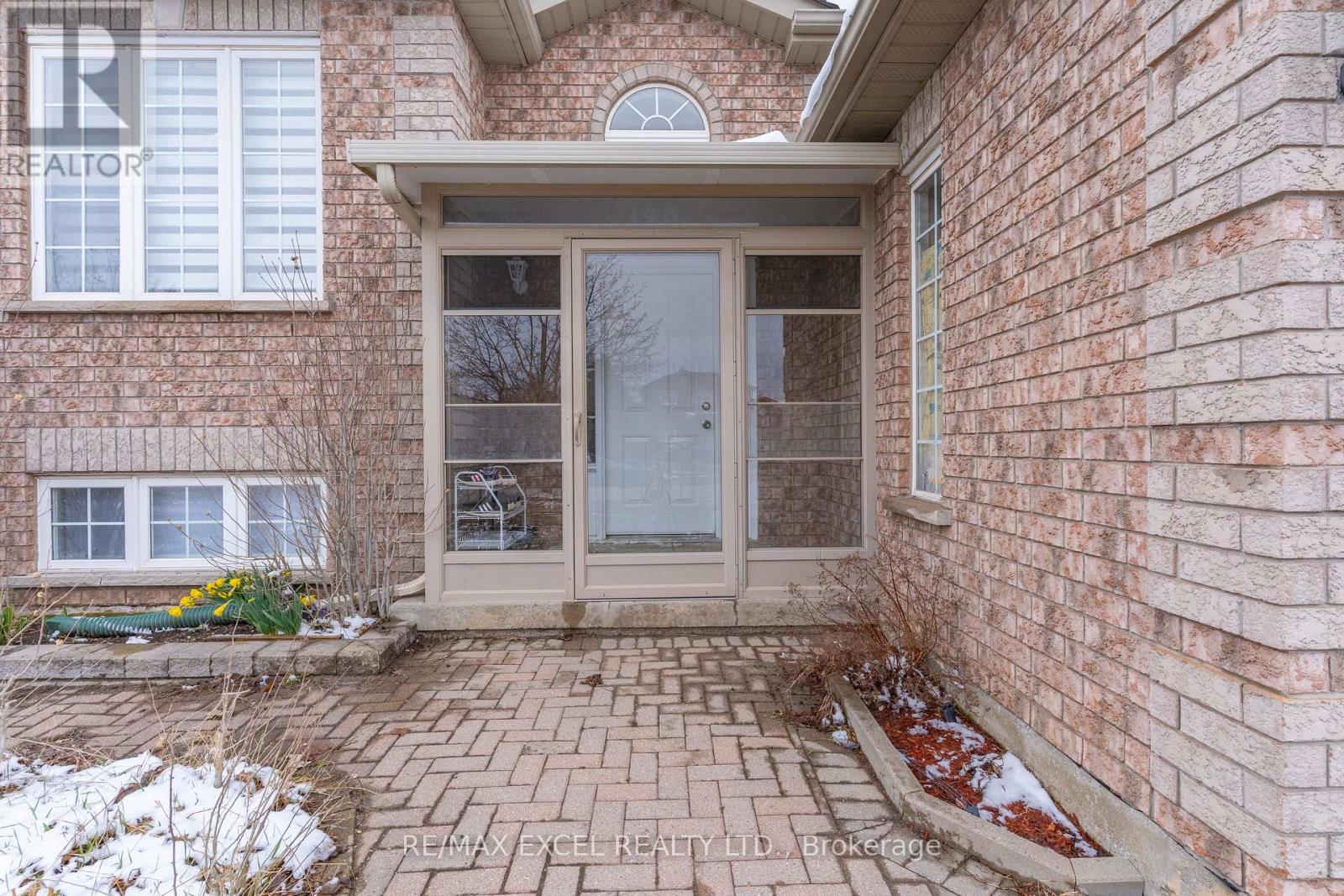 












148 MARSELLUS DRIVE

,
Barrie (Holly),




Ontario
L4N0E1

