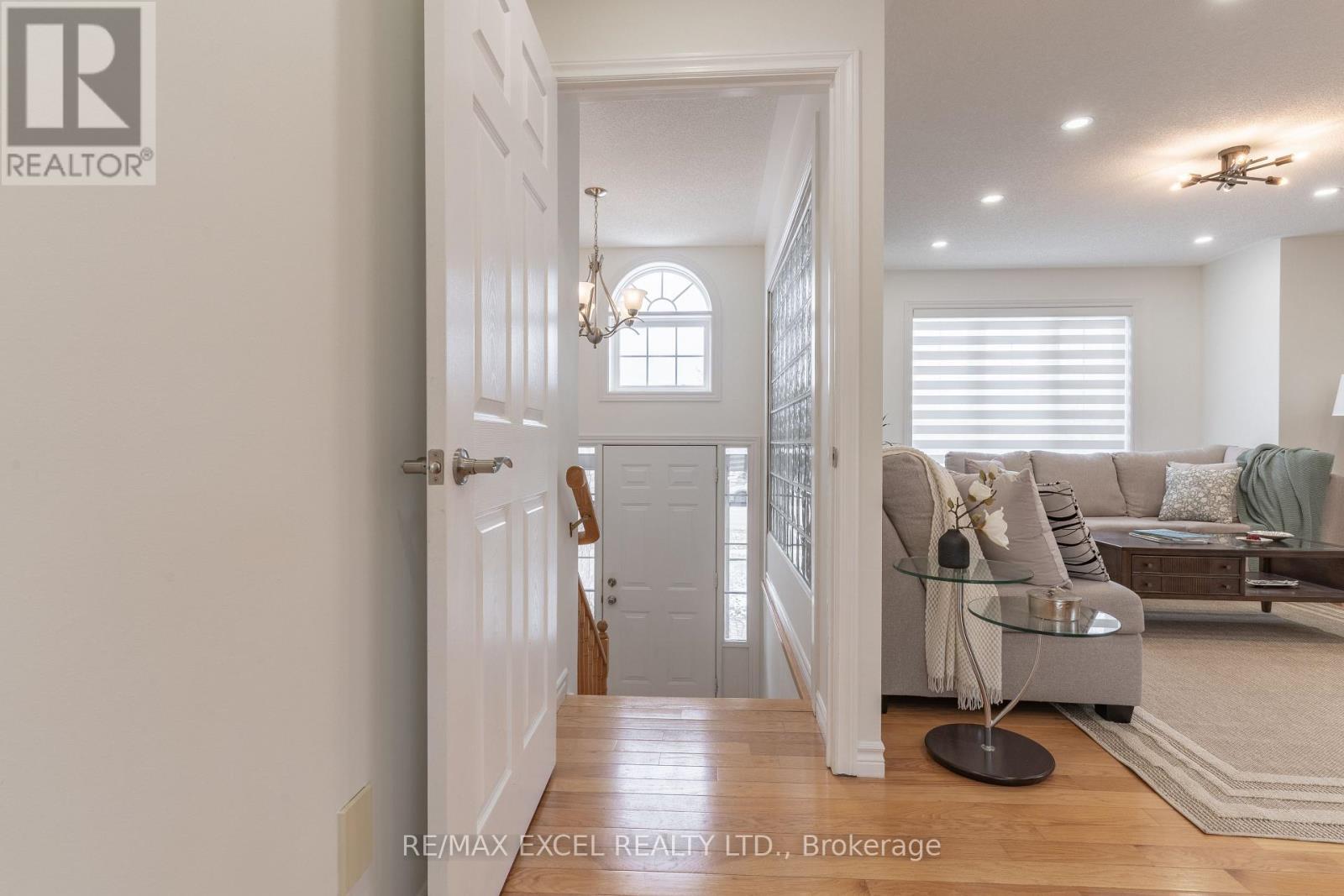 












148 MARSELLUS DRIVE

,
Barrie (Holly),




Ontario
L4N0E1

