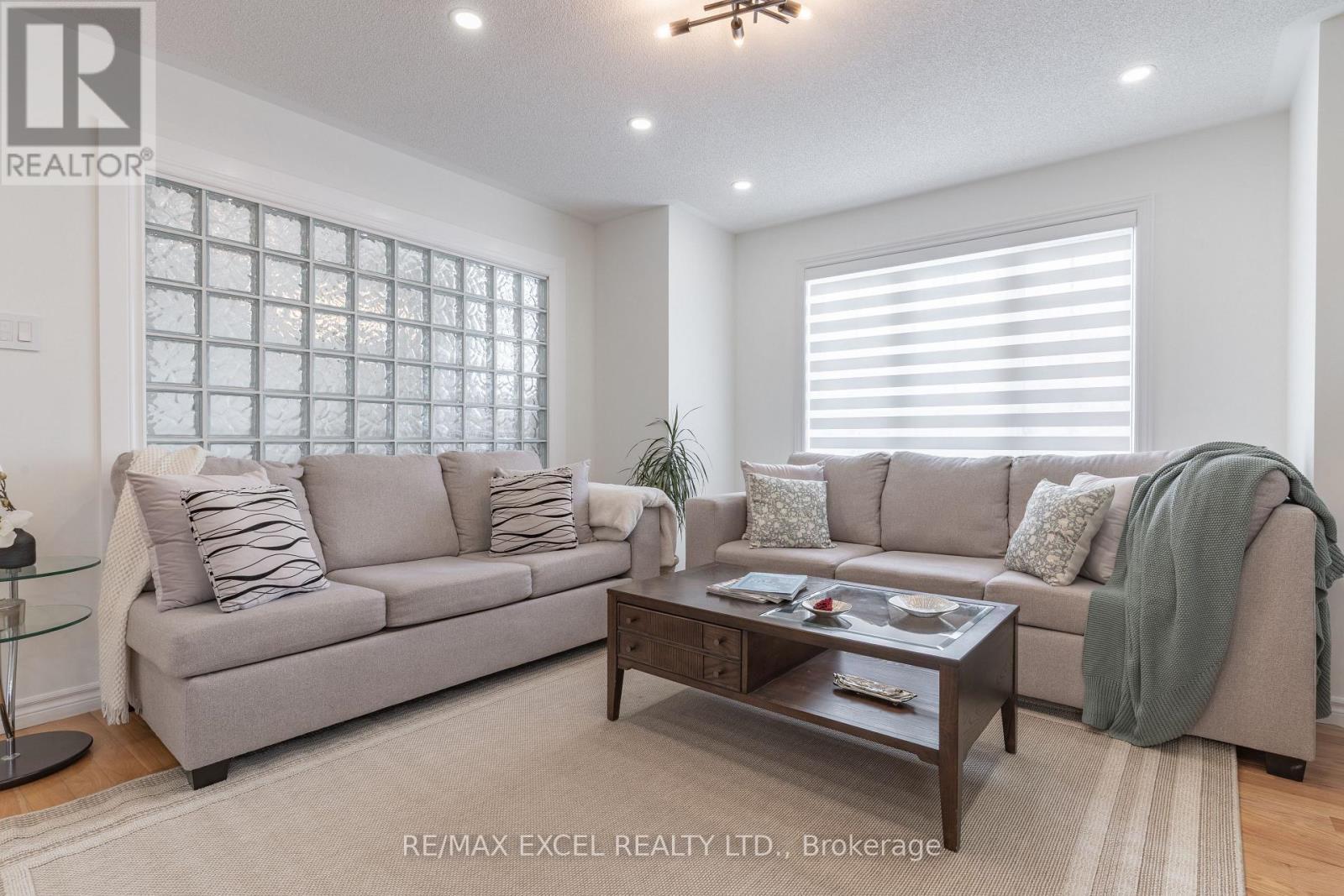 












148 MARSELLUS DRIVE

,
Barrie (Holly),




Ontario
L4N0E1

