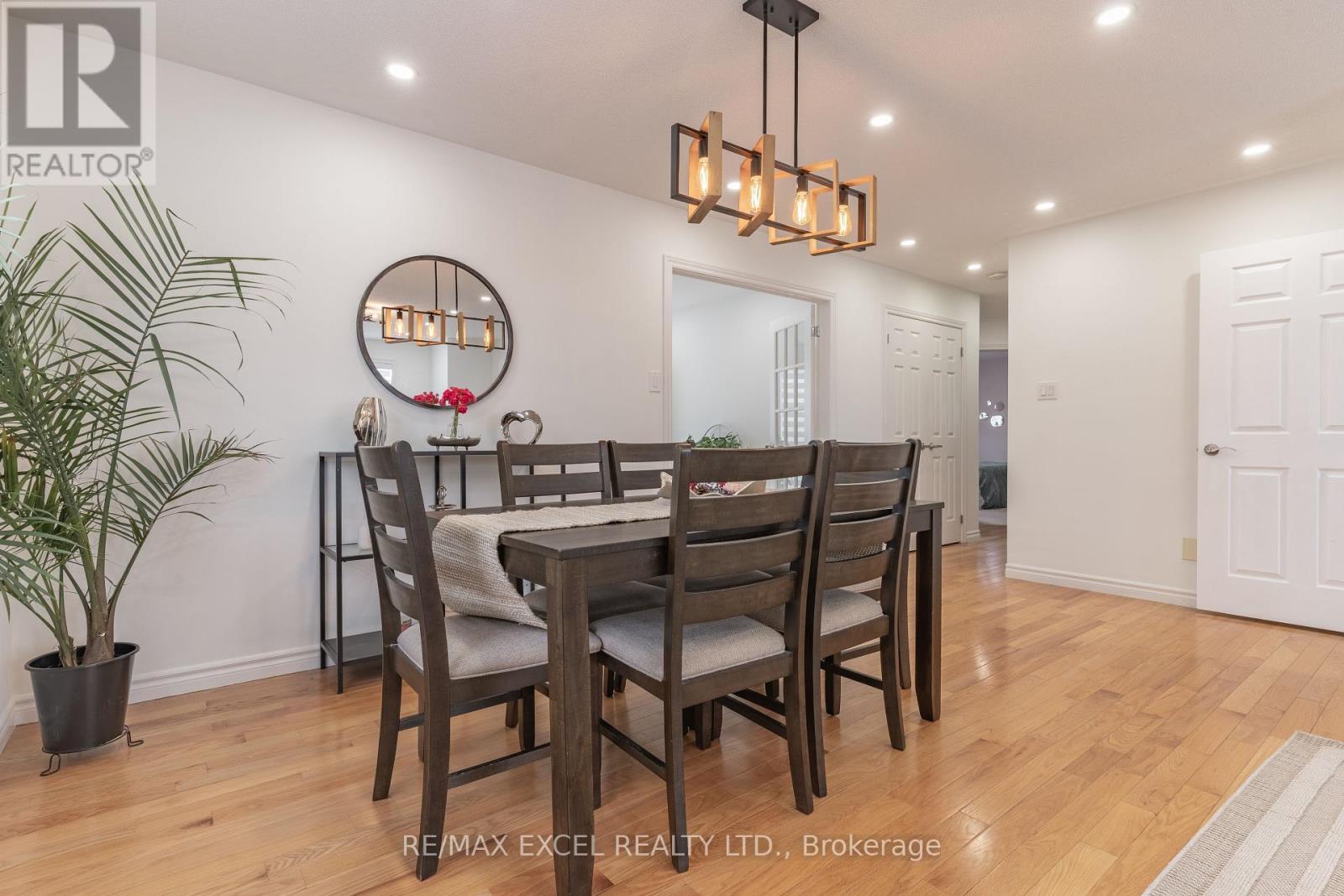 












148 MARSELLUS DRIVE

,
Barrie (Holly),




Ontario
L4N0E1

