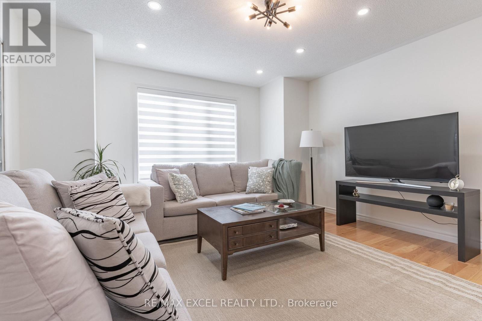 












148 MARSELLUS DRIVE

,
Barrie (Holly),




Ontario
L4N0E1

