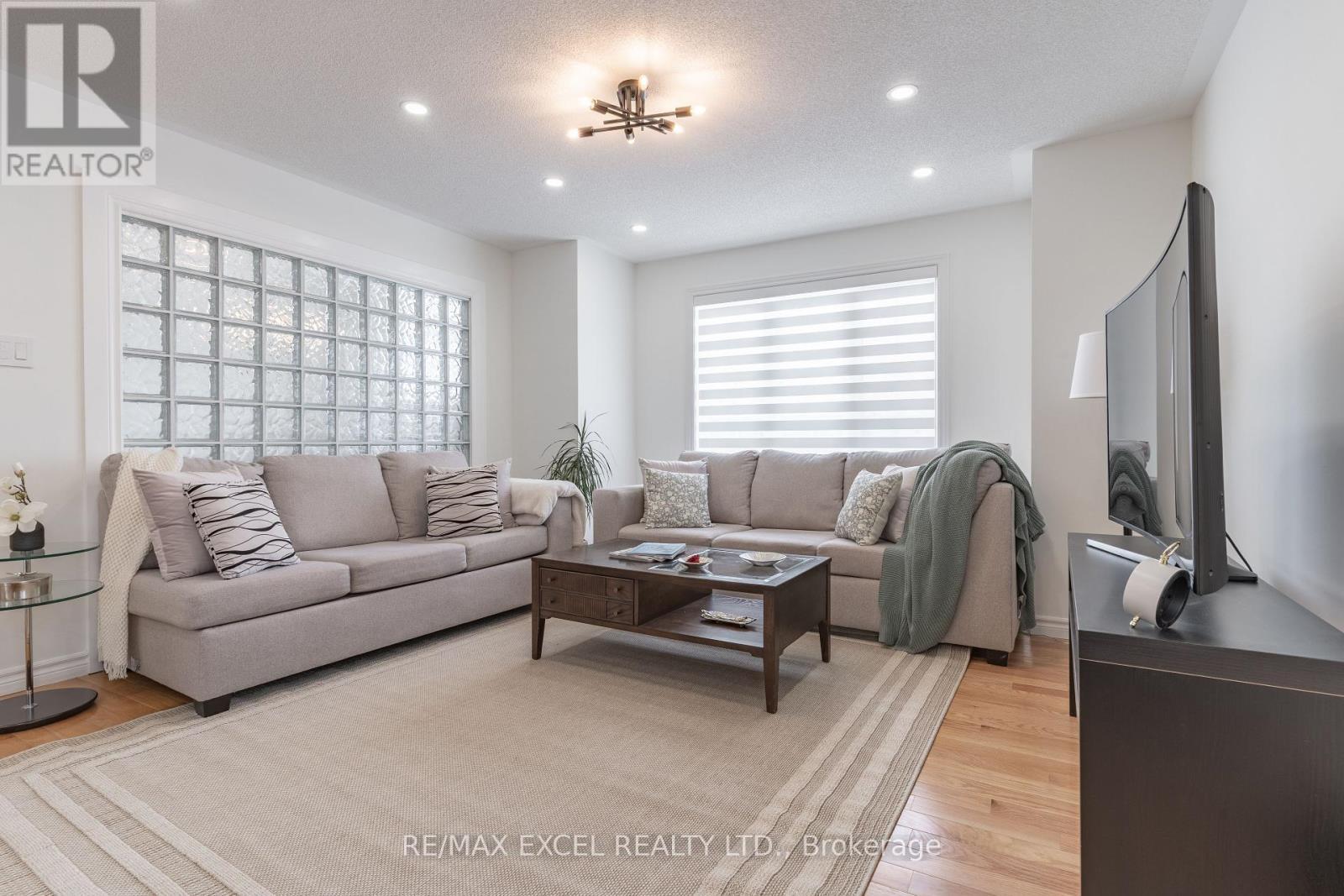 












148 MARSELLUS DRIVE

,
Barrie (Holly),




Ontario
L4N0E1

