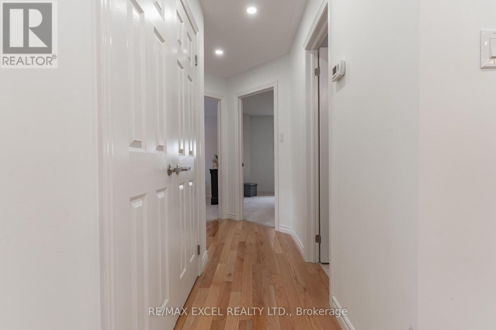 












148 MARSELLUS DRIVE

,
Barrie (Holly),




Ontario
L4N0E1

