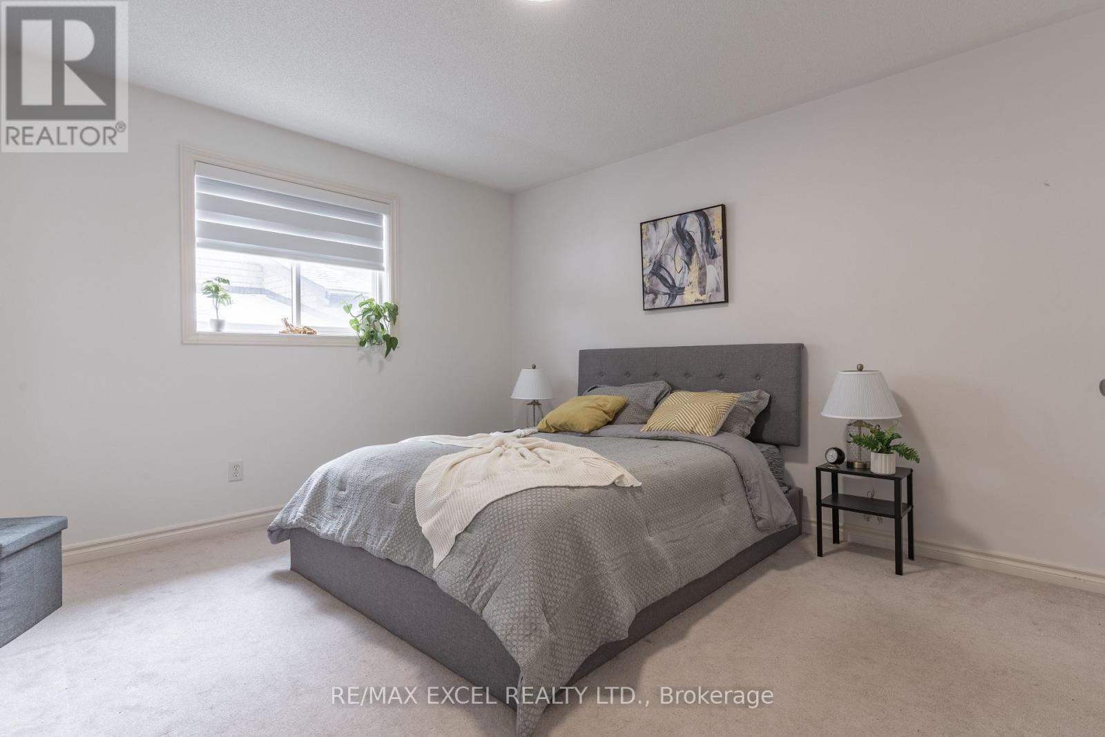 












148 MARSELLUS DRIVE

,
Barrie (Holly),




Ontario
L4N0E1

