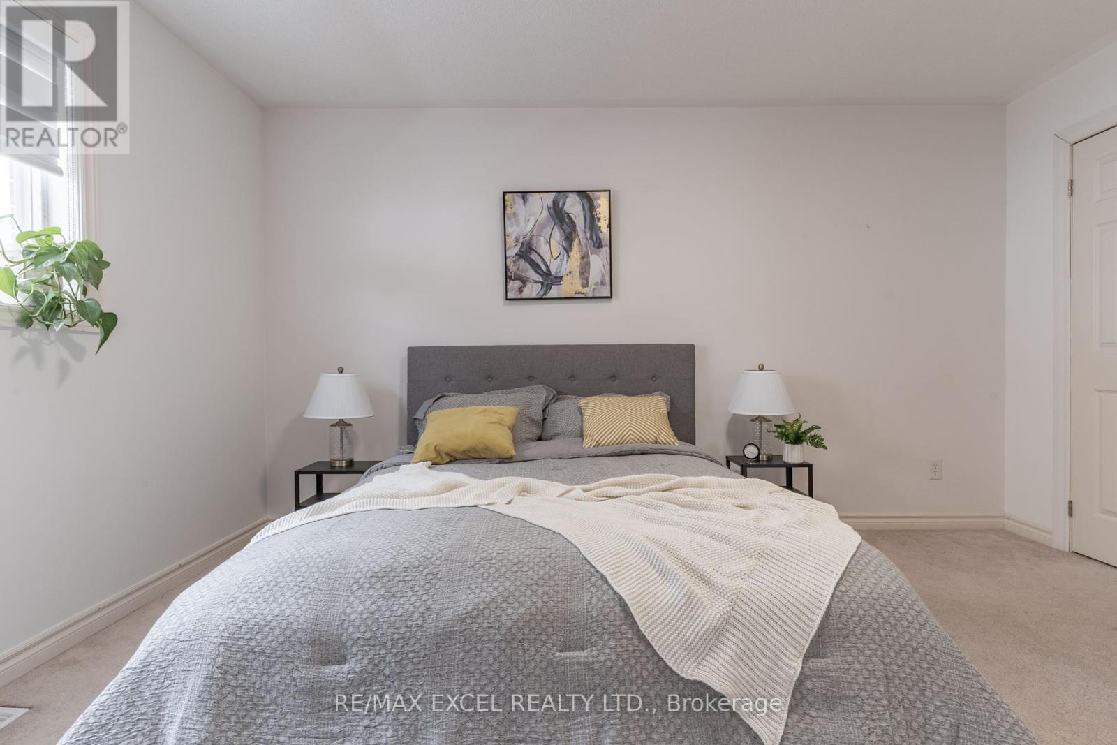 












148 MARSELLUS DRIVE

,
Barrie (Holly),




Ontario
L4N0E1

