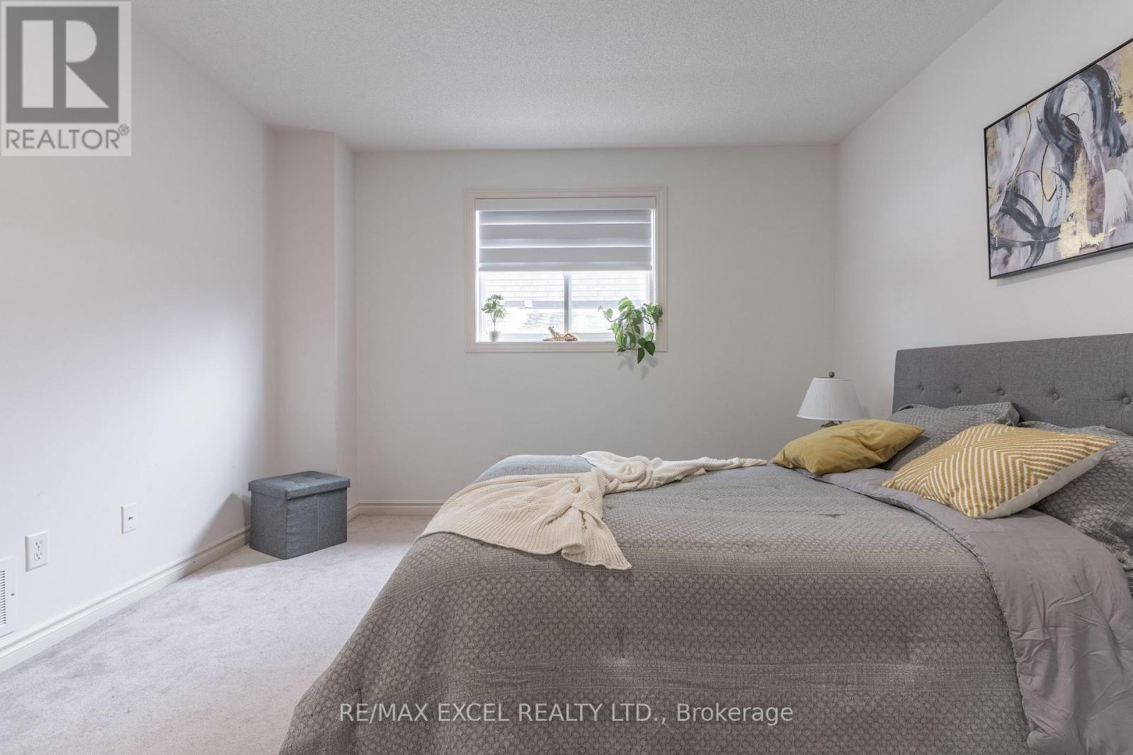 












148 MARSELLUS DRIVE

,
Barrie (Holly),




Ontario
L4N0E1

