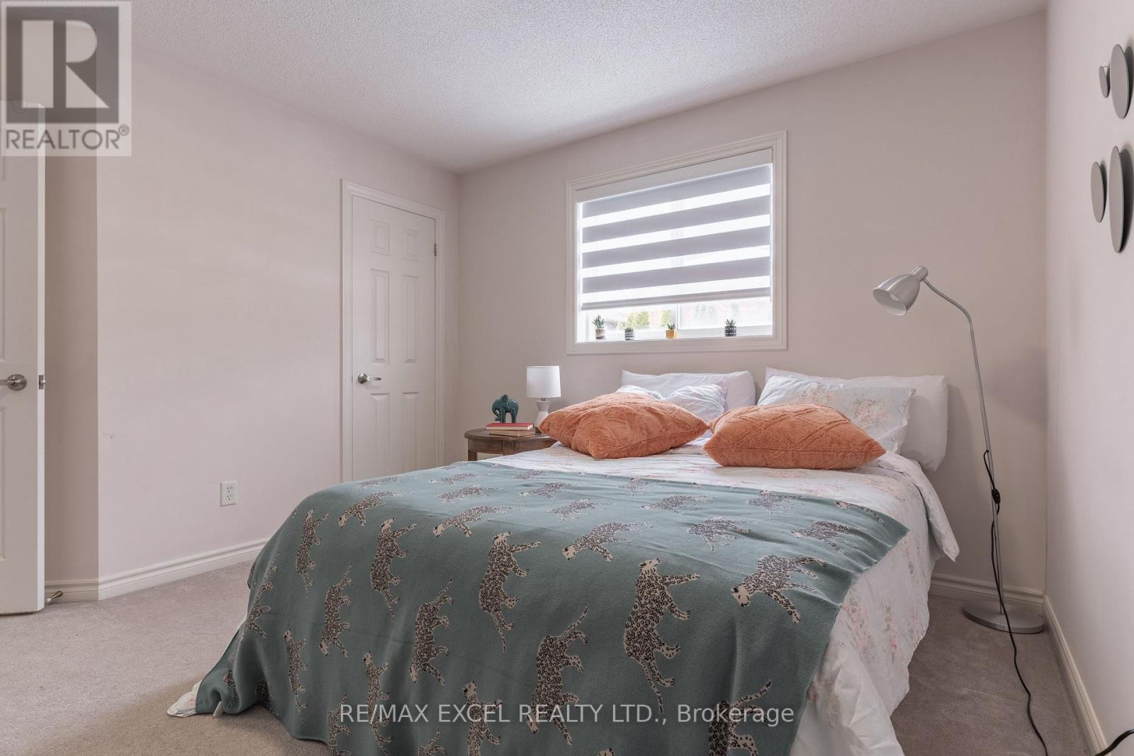 












148 MARSELLUS DRIVE

,
Barrie (Holly),




Ontario
L4N0E1

