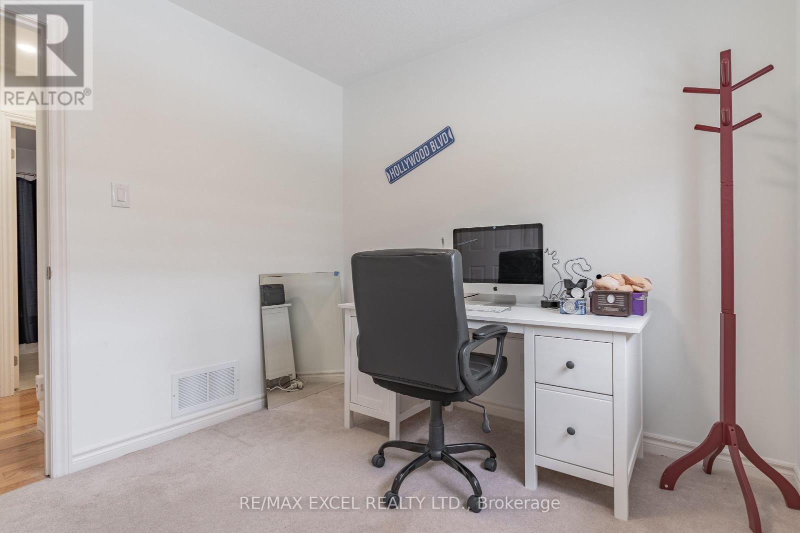












148 MARSELLUS DRIVE

,
Barrie (Holly),




Ontario
L4N0E1

