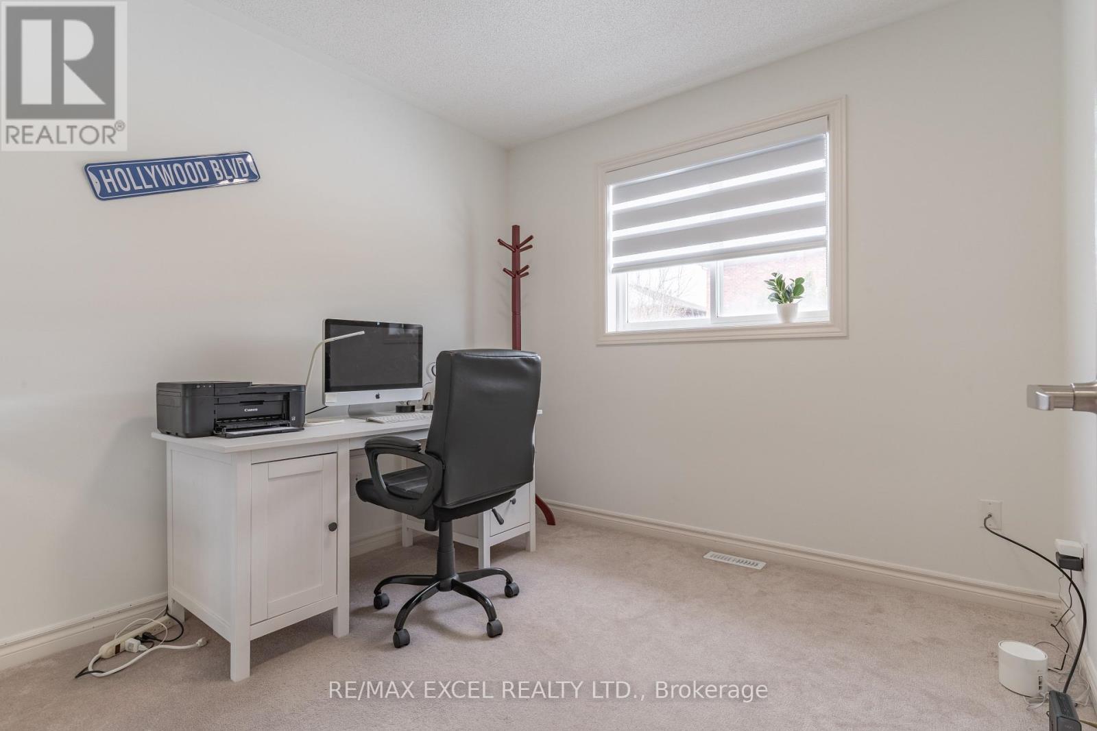 












148 MARSELLUS DRIVE

,
Barrie (Holly),




Ontario
L4N0E1

