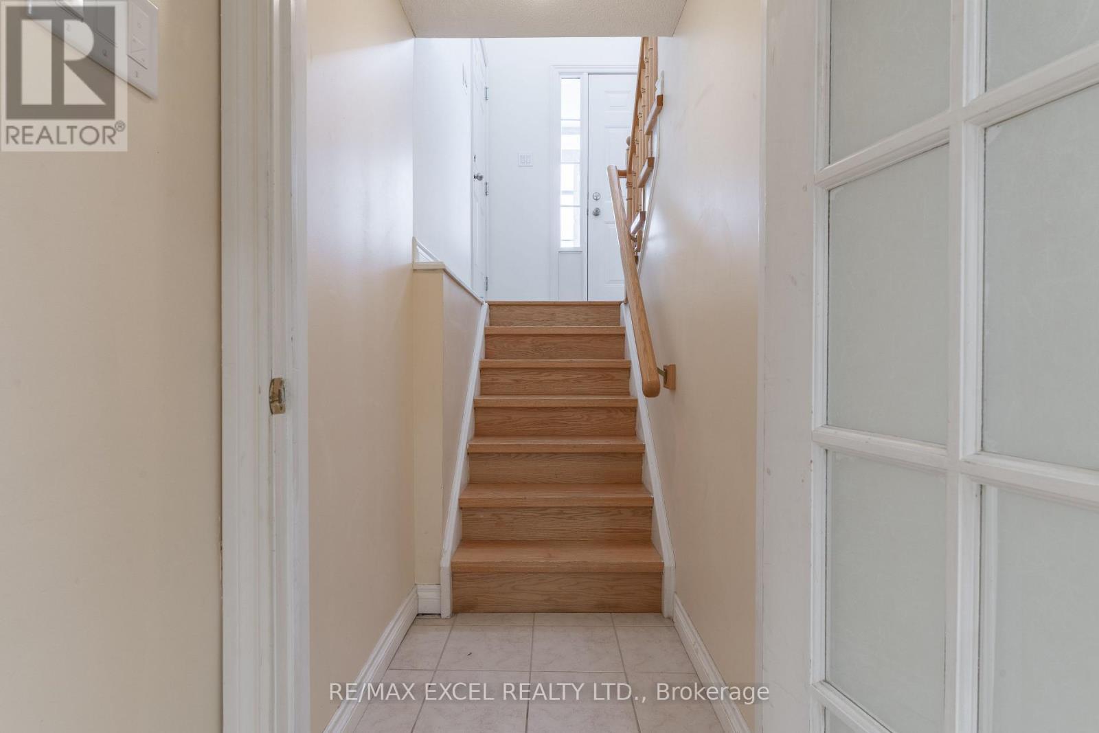 












148 MARSELLUS DRIVE

,
Barrie (Holly),




Ontario
L4N0E1

