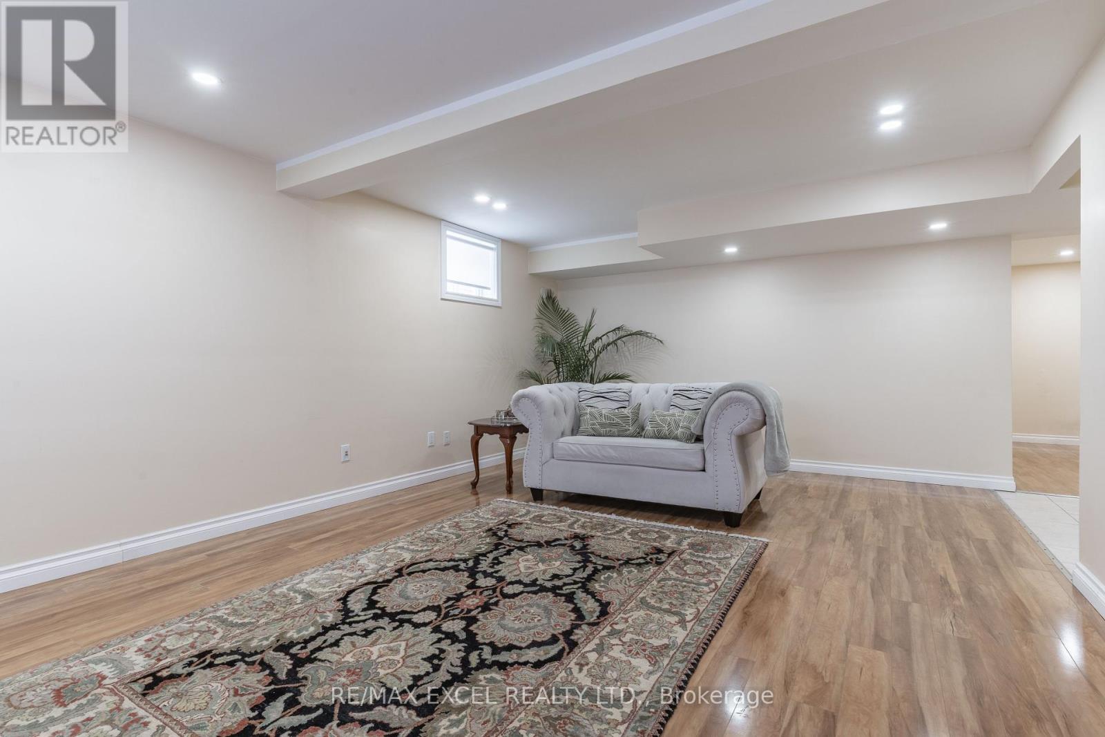 












148 MARSELLUS DRIVE

,
Barrie (Holly),




Ontario
L4N0E1

