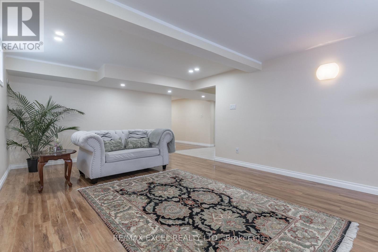 












148 MARSELLUS DRIVE

,
Barrie (Holly),




Ontario
L4N0E1


