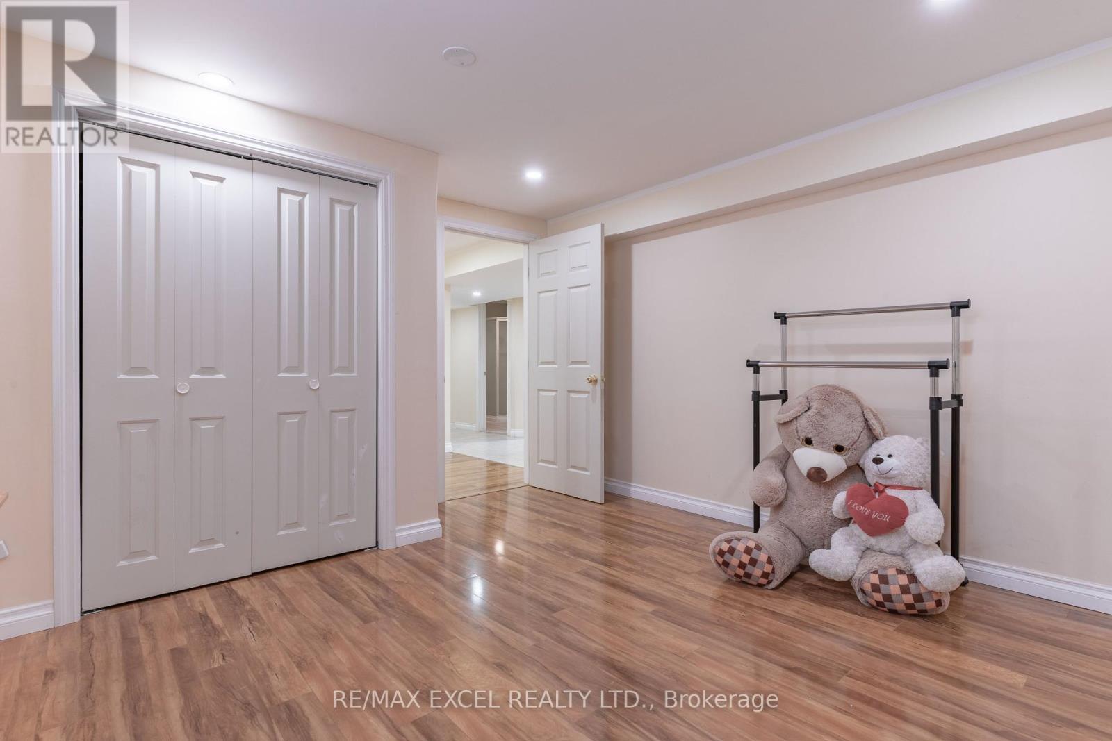 












148 MARSELLUS DRIVE

,
Barrie (Holly),




Ontario
L4N0E1

