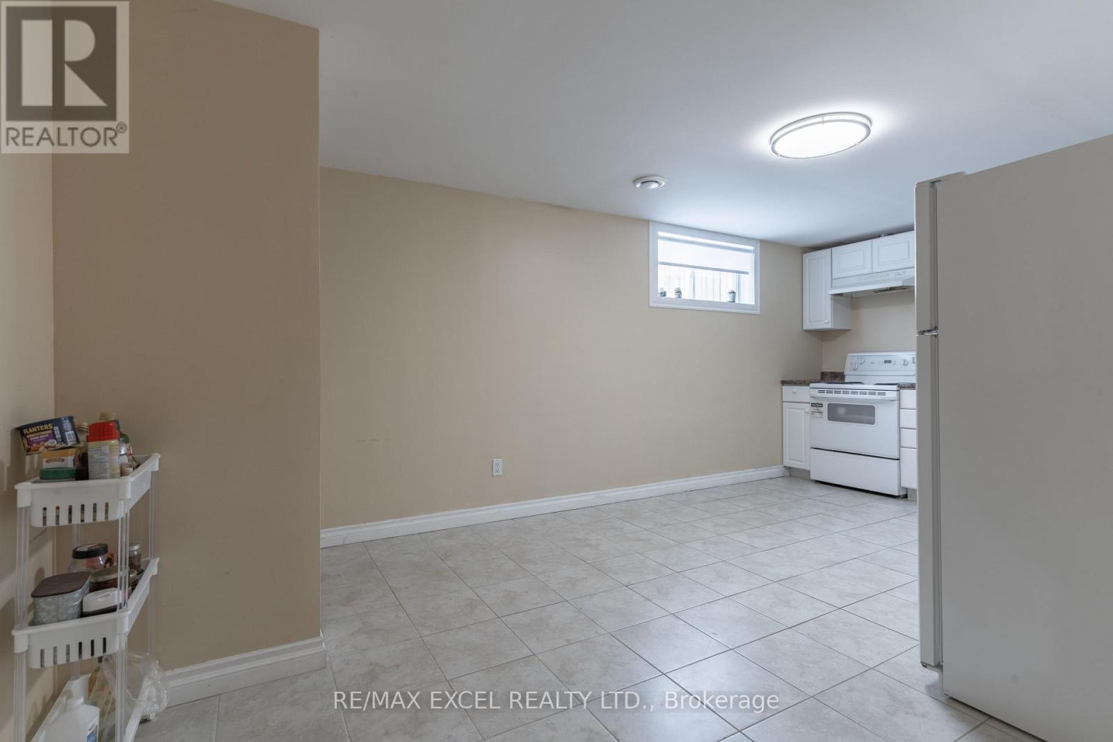 












148 MARSELLUS DRIVE

,
Barrie (Holly),




Ontario
L4N0E1

