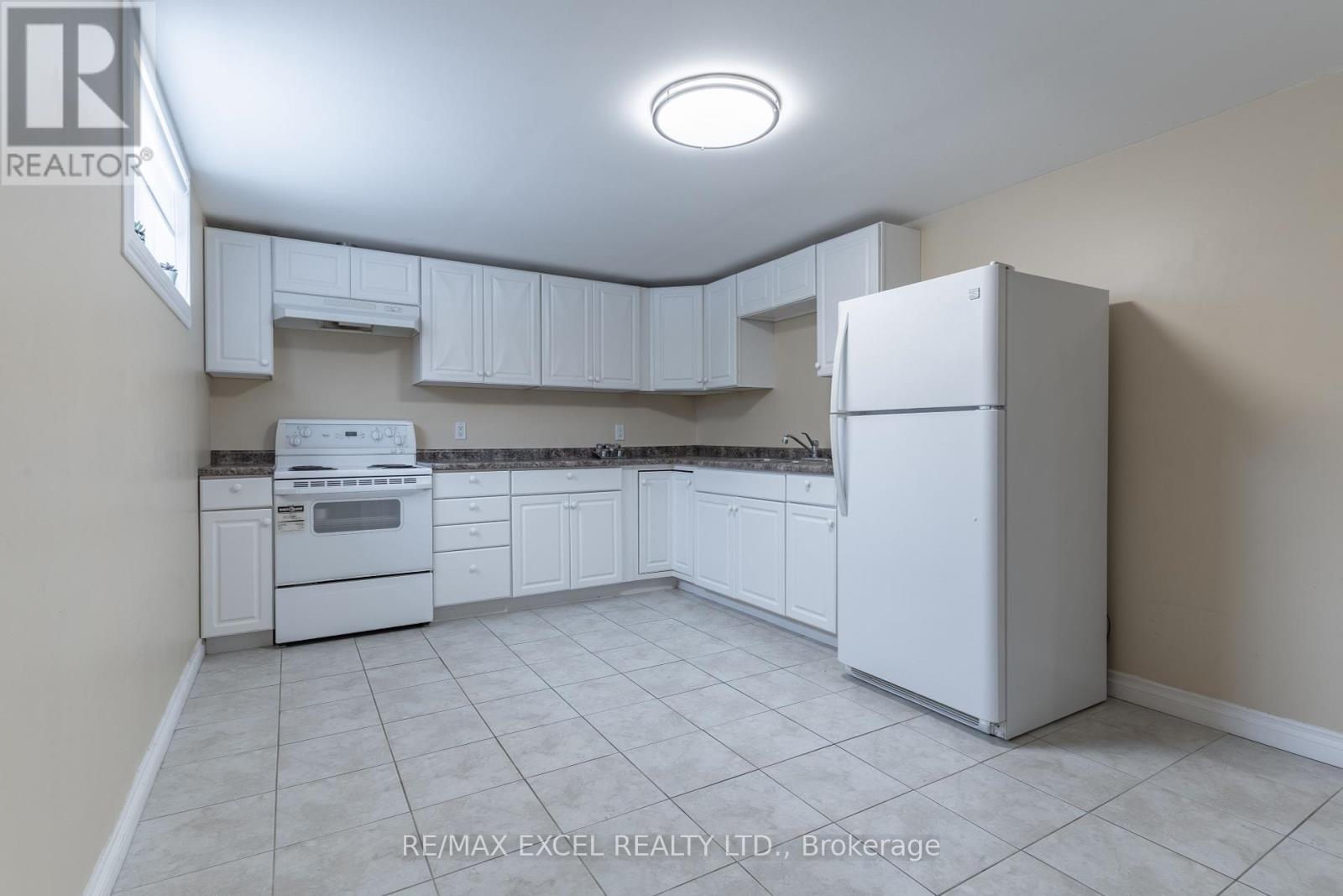 












148 MARSELLUS DRIVE

,
Barrie (Holly),




Ontario
L4N0E1

