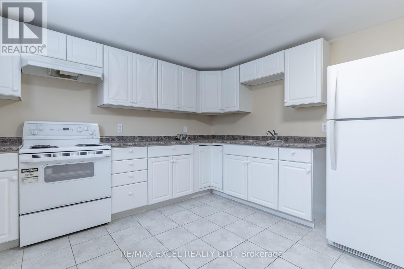 












148 MARSELLUS DRIVE

,
Barrie (Holly),




Ontario
L4N0E1

