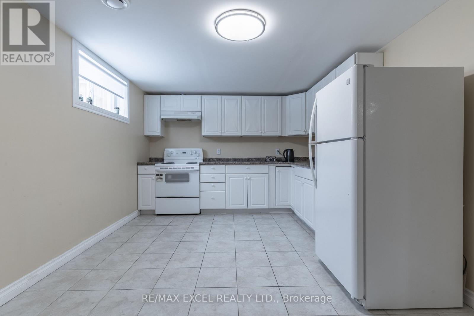 












148 MARSELLUS DRIVE

,
Barrie (Holly),




Ontario
L4N0E1

