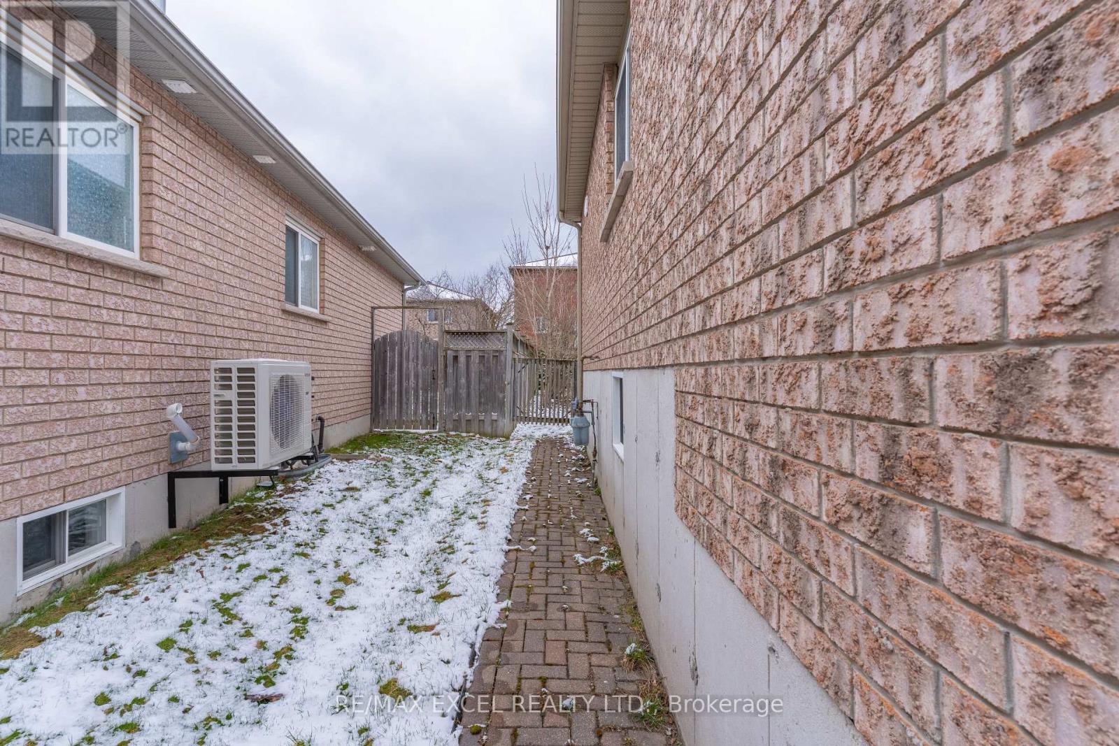 












148 MARSELLUS DRIVE

,
Barrie (Holly),




Ontario
L4N0E1

