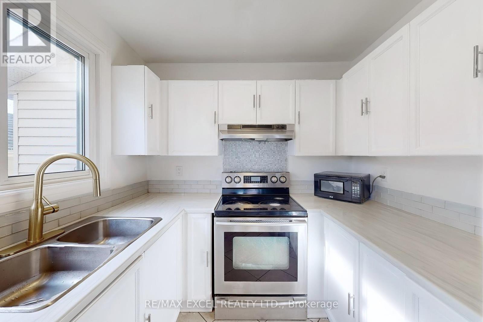 












43 D'AMBROSIO DRIVE

,
Barrie (Painswick North),




Ontario
L4N6V6

