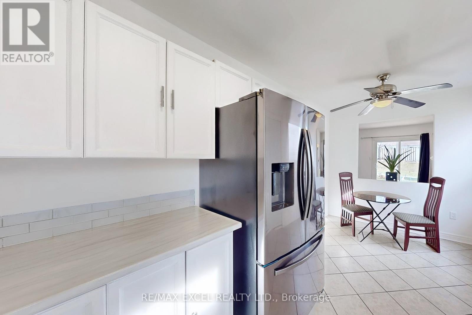 












43 D'AMBROSIO DRIVE

,
Barrie (Painswick North),




Ontario
L4N6V6

