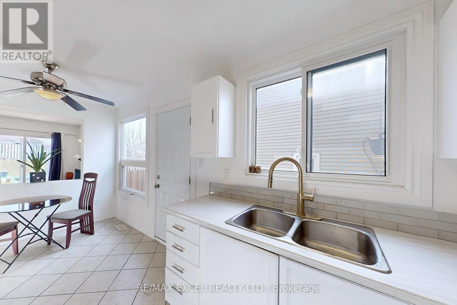 












43 D'AMBROSIO DRIVE

,
Barrie (Painswick North),




Ontario
L4N6V6

