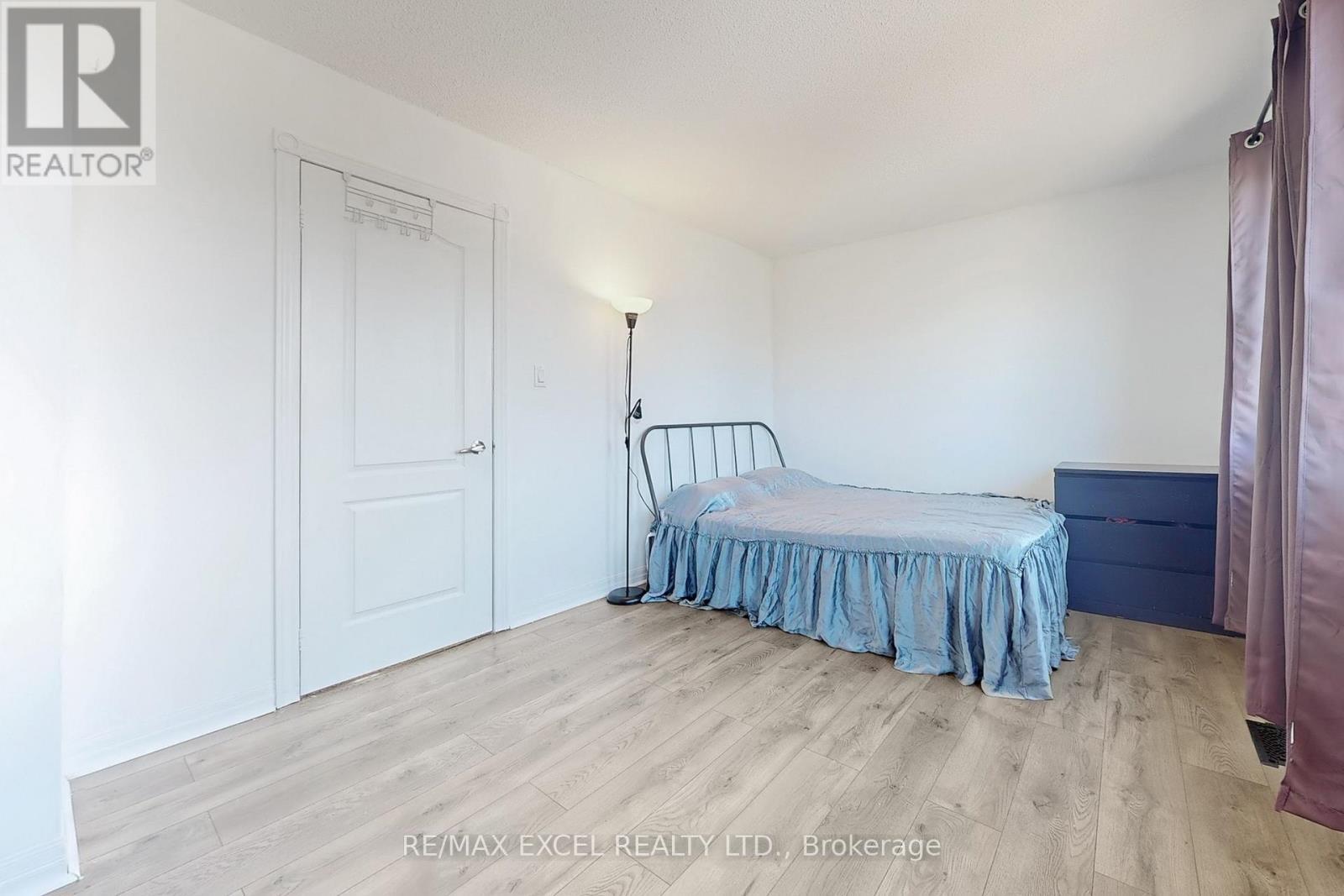 












43 D'AMBROSIO DRIVE

,
Barrie (Painswick North),




Ontario
L4N6V6

