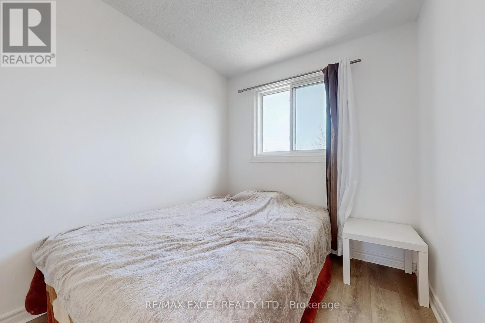 












43 D'AMBROSIO DRIVE

,
Barrie (Painswick North),




Ontario
L4N6V6

