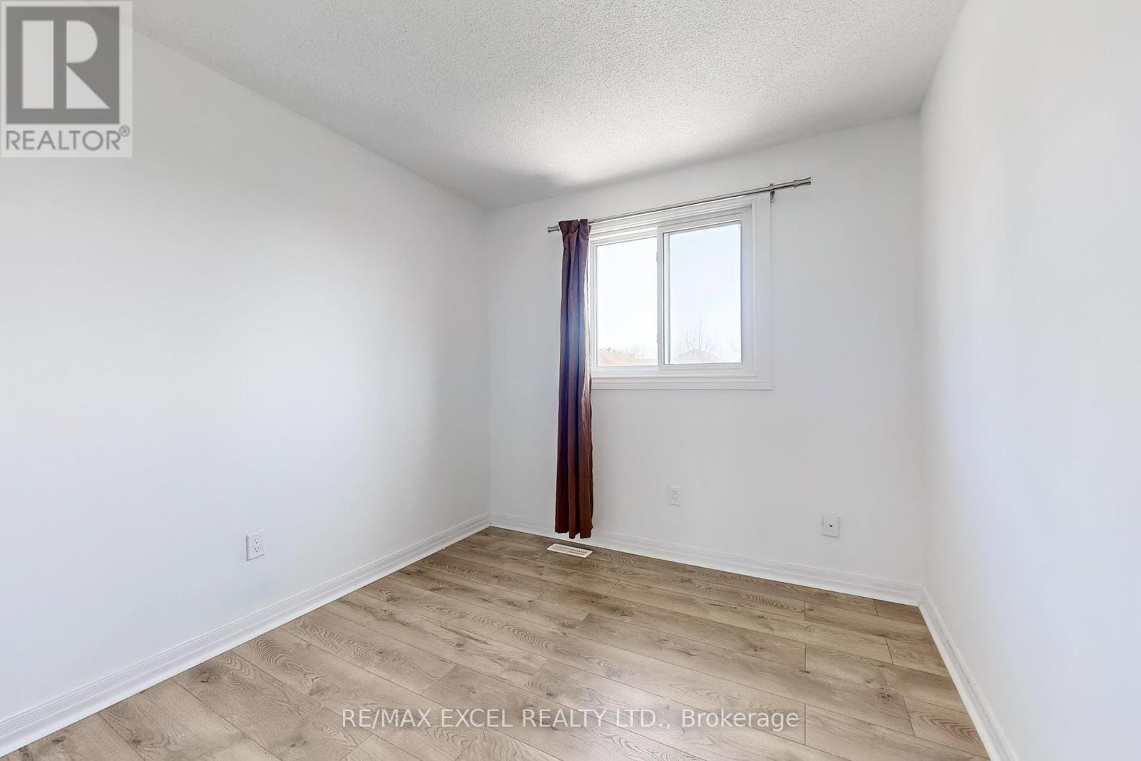 












43 D'AMBROSIO DRIVE

,
Barrie (Painswick North),




Ontario
L4N6V6

