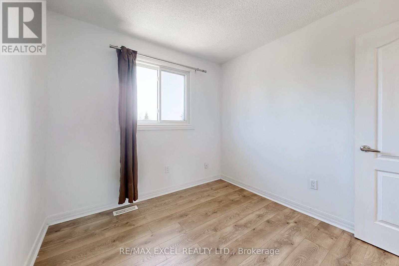 












43 D'AMBROSIO DRIVE

,
Barrie (Painswick North),




Ontario
L4N6V6

