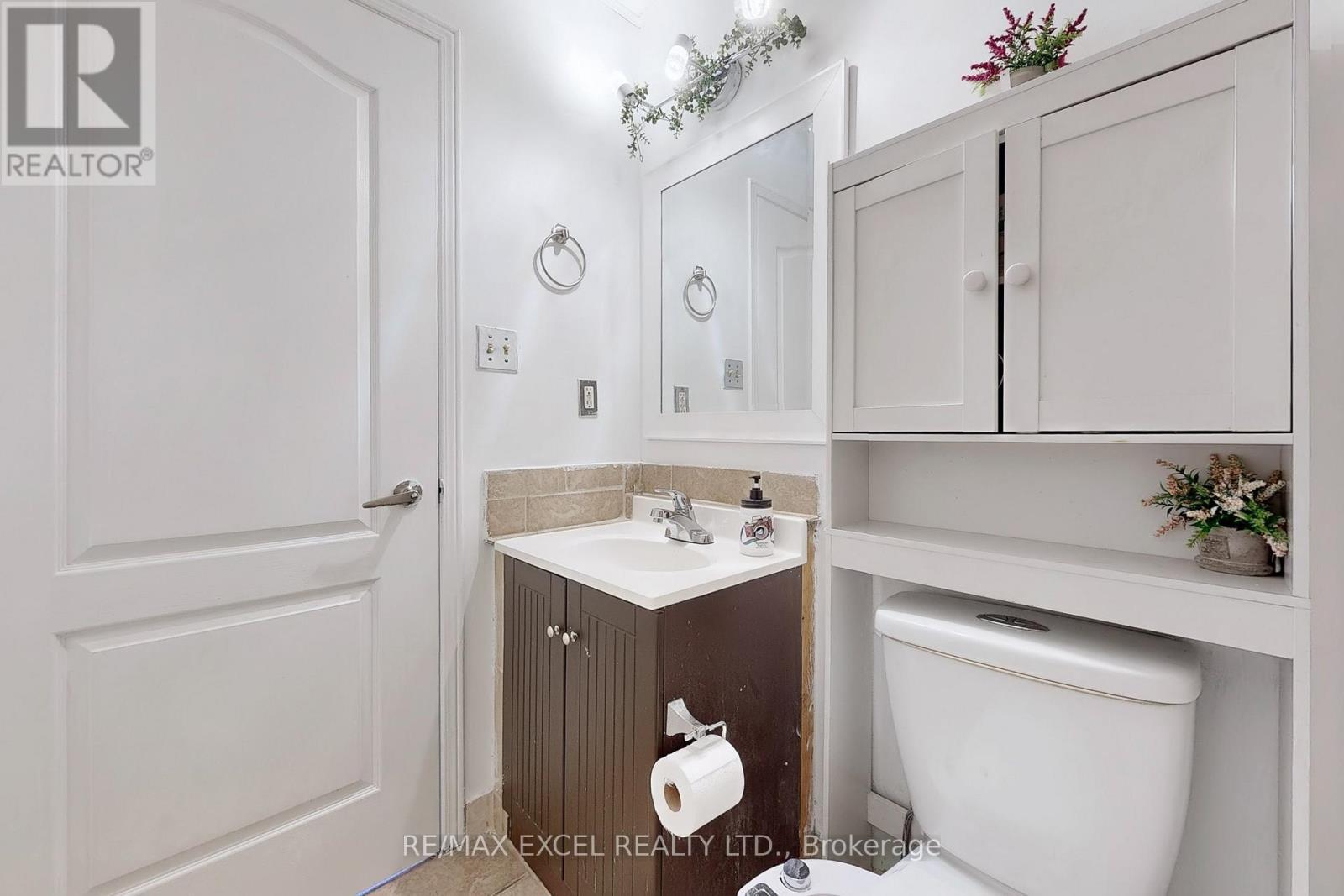 












43 D'AMBROSIO DRIVE

,
Barrie (Painswick North),




Ontario
L4N6V6

