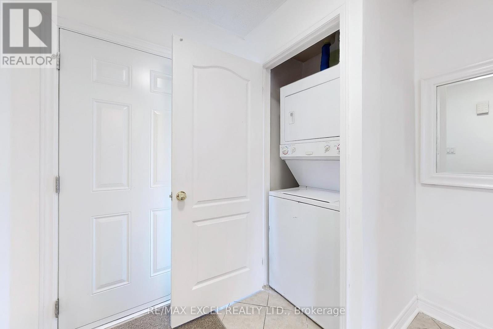












43 D'AMBROSIO DRIVE

,
Barrie (Painswick North),




Ontario
L4N6V6

