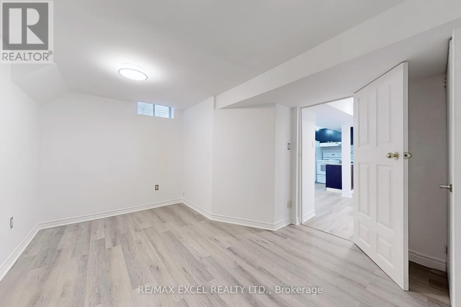 












43 D'AMBROSIO DRIVE

,
Barrie (Painswick North),




Ontario
L4N6V6

