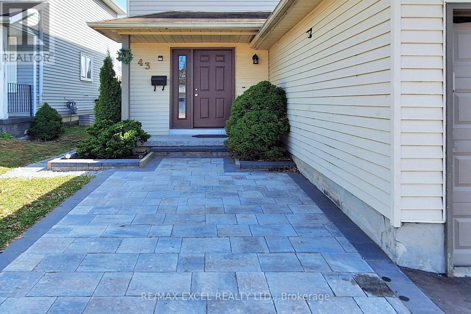 












43 D'AMBROSIO DRIVE

,
Barrie (Painswick North),




Ontario
L4N6V6

