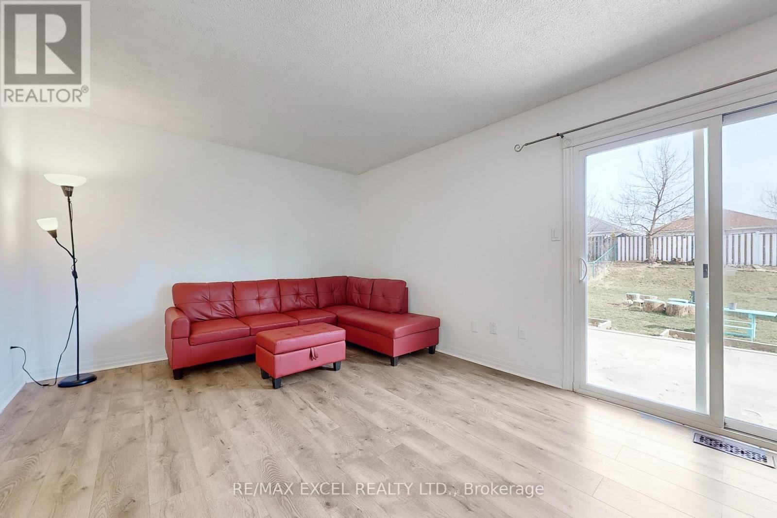 












43 D'AMBROSIO DRIVE

,
Barrie (Painswick North),




Ontario
L4N6V6

