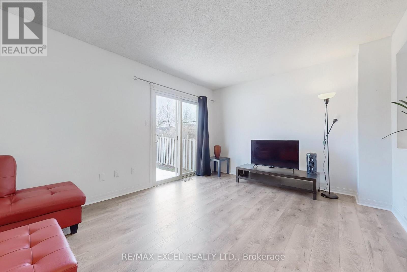 












43 D'AMBROSIO DRIVE

,
Barrie (Painswick North),




Ontario
L4N6V6

