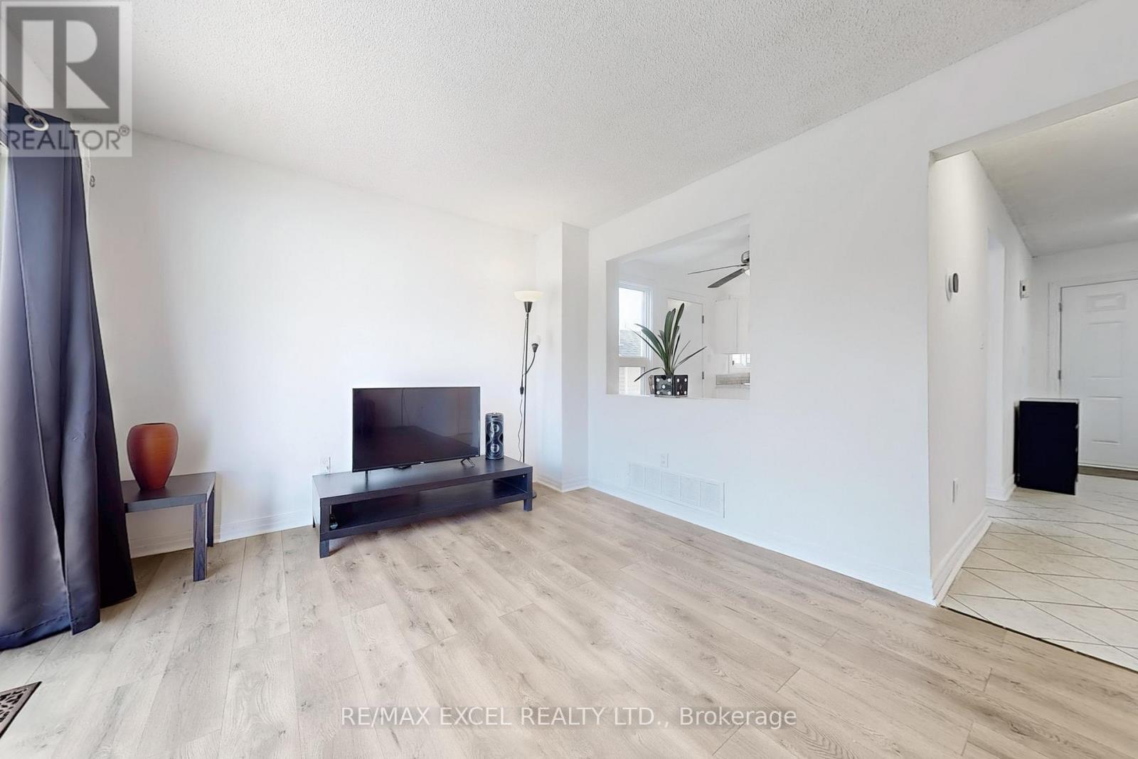 












43 D'AMBROSIO DRIVE

,
Barrie (Painswick North),




Ontario
L4N6V6

