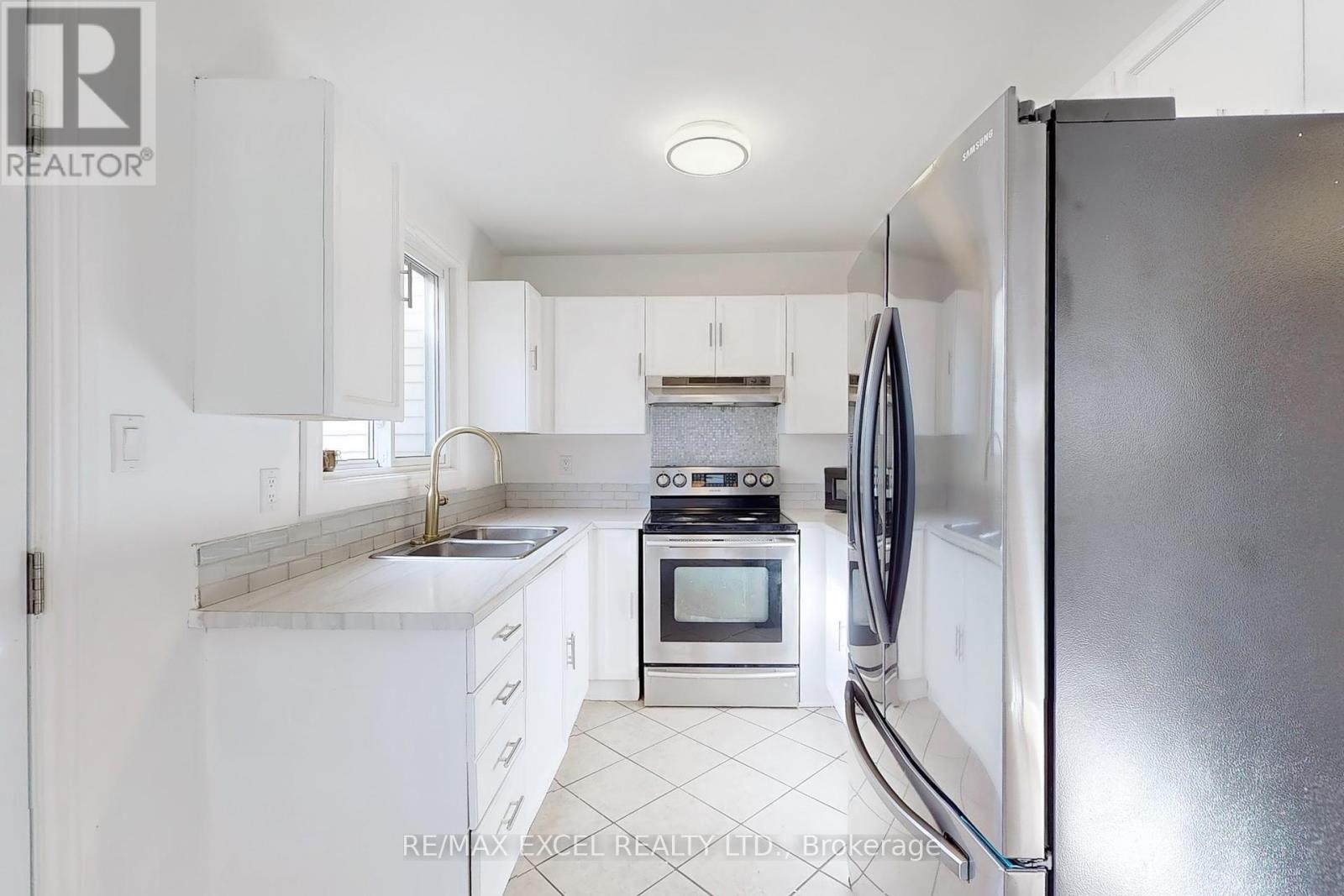 












43 D'AMBROSIO DRIVE

,
Barrie (Painswick North),




Ontario
L4N6V6

