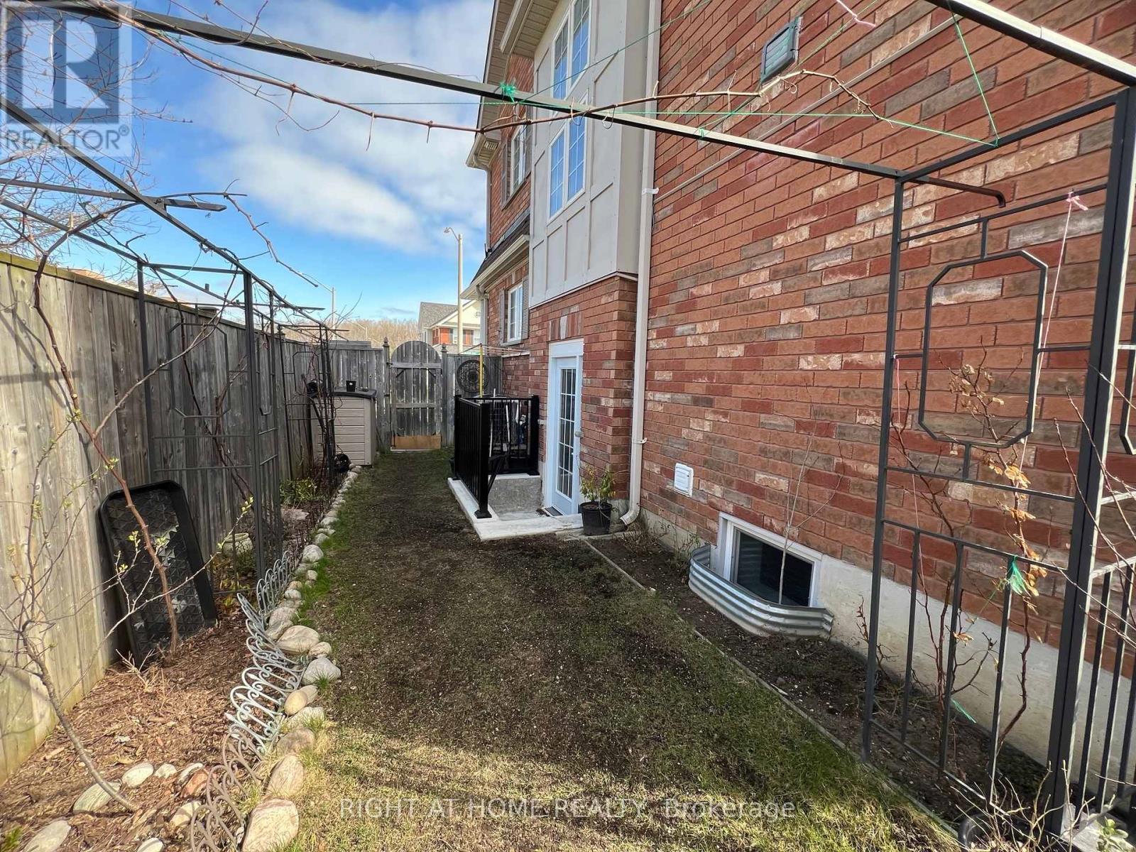 












BASEMENT - 19 BLUEBERRY LANE

,
Barrie (0 West),




Ontario
L4N0Z1

