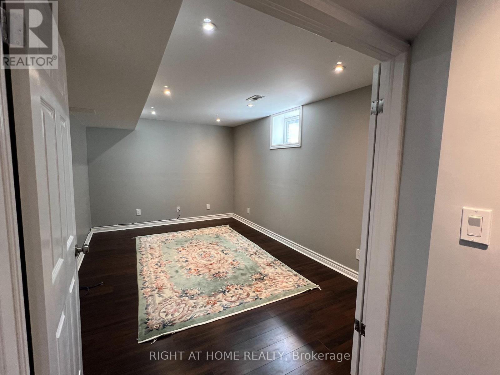 












BASEMENT - 19 BLUEBERRY LANE

,
Barrie (0 West),




Ontario
L4N0Z1

