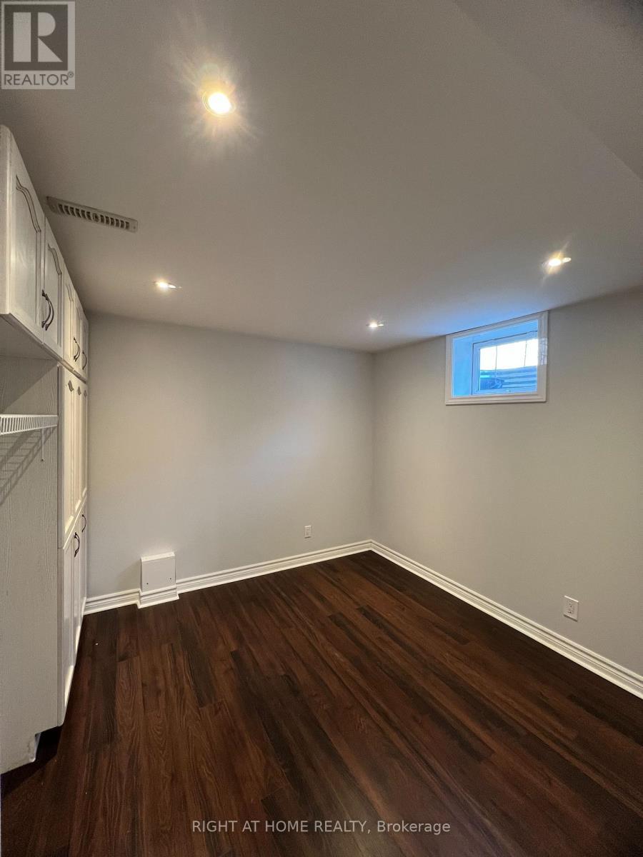












BASEMENT - 19 BLUEBERRY LANE

,
Barrie (0 West),




Ontario
L4N0Z1

