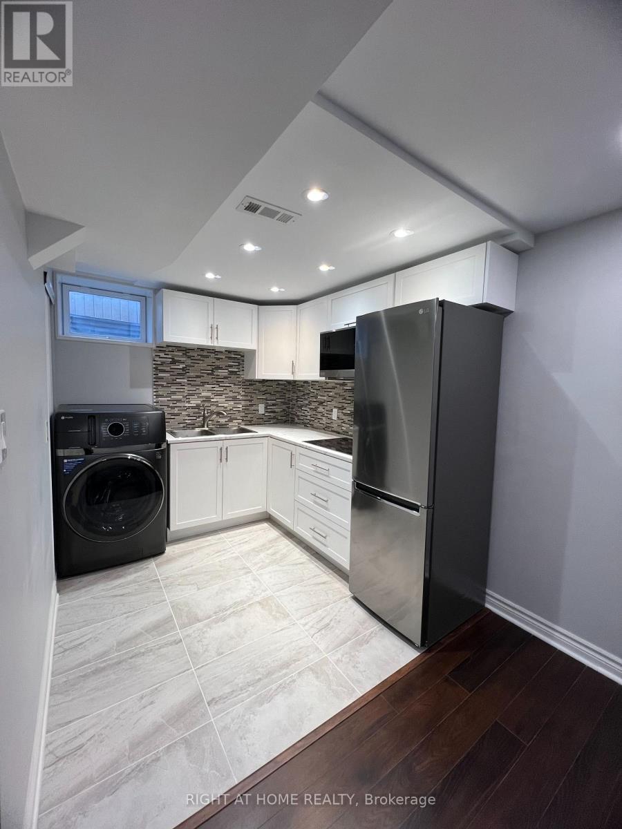 












BASEMENT - 19 BLUEBERRY LANE

,
Barrie (0 West),




Ontario
L4N0Z1

