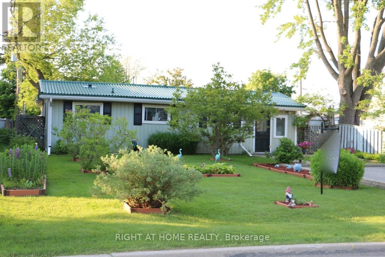 












24 BRENNAN AVENUE

,
Barrie (South Shore),




Ontario
L4N3X3

