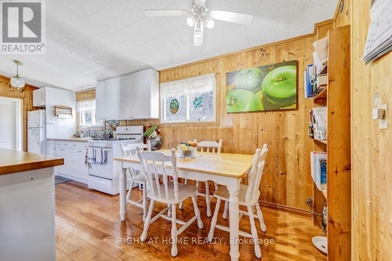 












24 BRENNAN AVENUE

,
Barrie (South Shore),




Ontario
L4N3X3

